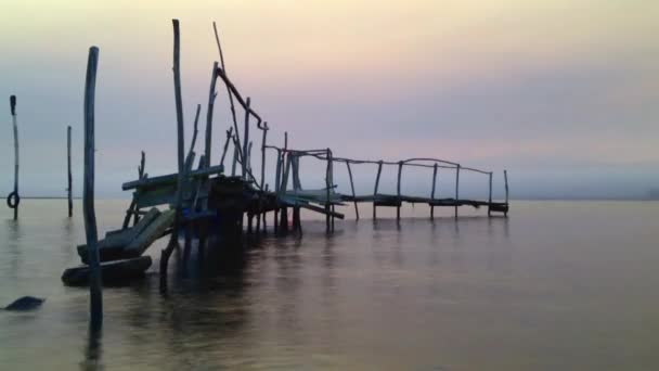 Amanecer en el río — Vídeo de stock