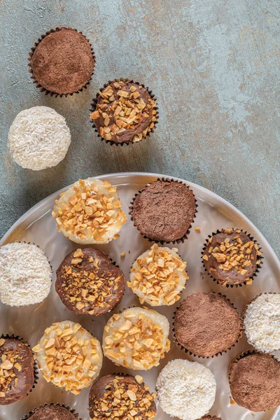 Brigadeiro Ist Ein Übliches Brasilianisches Dessert Leckere Schokoladenbonbons Brigadeiro Auf — Stockfoto