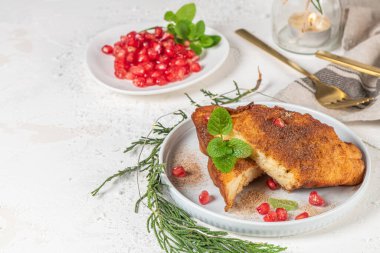Limon, nar, çam fıstığı ve tarçınlı geleneksel Noel Tavşanadaları. İspanyol Torrijaları ya da Fransız tostları tezgahın üzerinde kapanıyor.