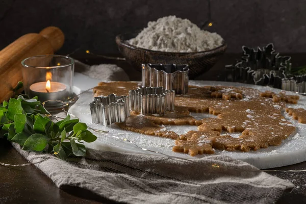 Making Christmas Gingerbread Cookies Raw Dough Shape Gingerbread Man Christmas — Stock Photo, Image