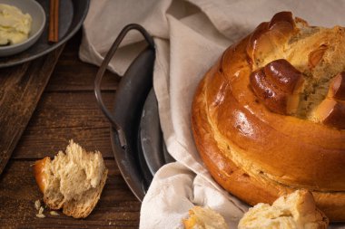 Mutfak tezgahında Fogaca Santa Maria da Feira, Aveiro, Portekiz 'den geleneksel pasta.