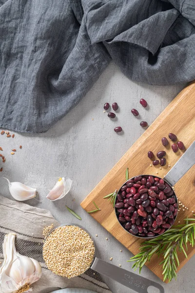 Sementes Quinoa Branca Cruas Lat Chenopodium Quinoa Abelhas Vermelhas Alho — Fotografia de Stock