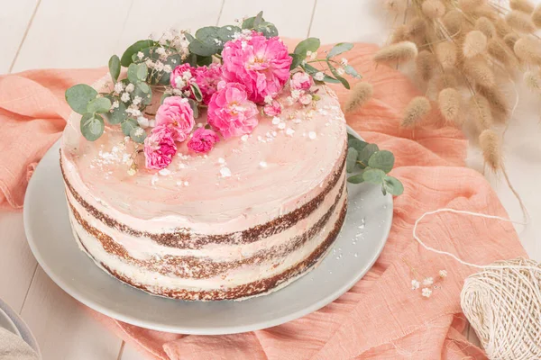 Chocolate Naked Cake Fresh Roses Swiss Buttercream White Background — Stock Photo, Image