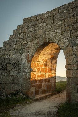Numao Kalesi manzarası. Vila Nova de Foz Coa Konseyi. Portekiz. Douro Bölgesi