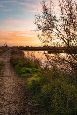 Gün batımı görünümü'Ria de Aveiro, Ovar, Portekiz