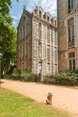 19. yüzyılın sonunda Portekiz 'in Caldas da Rainha şehrinde inşa edilen eski termal hastanenin pavyonu termal mimarinin güzel bir örneğidir..