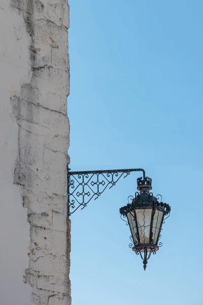 Starý Vinobraní Design Pouliční Žárovka Modrým Pozadím Oblohy Osvětlení Budovy — Stock fotografie