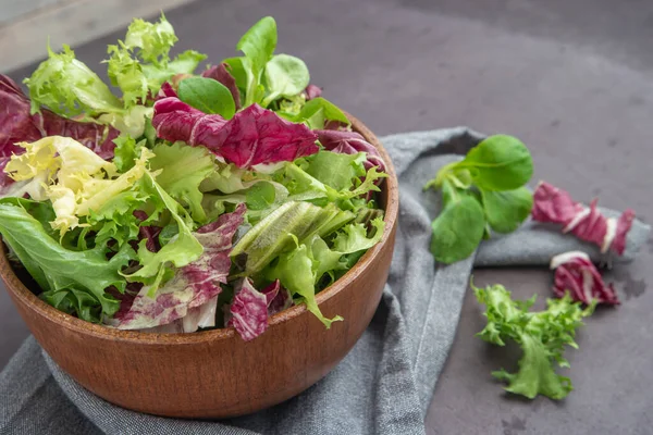 Verse Groene Salade Met Spinazie Arugula Romaine Sla — Stockfoto