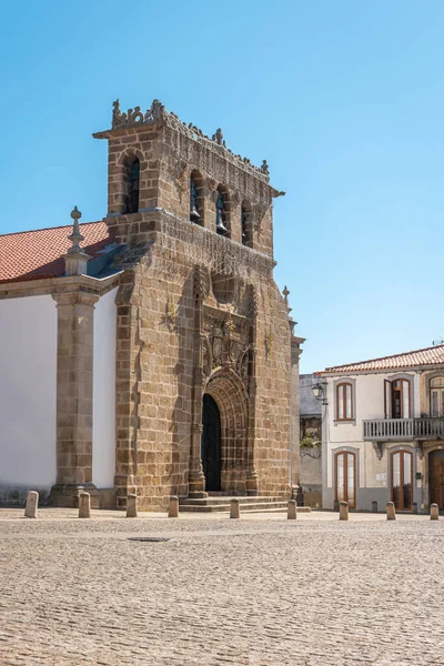 Facciata Della Cinquecentesca Chiesa Gotica Manuelina Con Campanile Tre Campane — Foto Stock