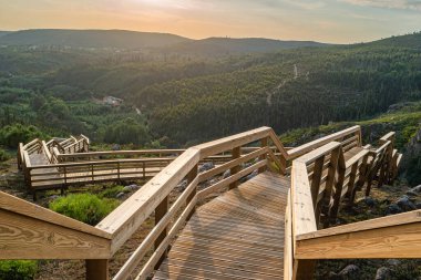 Cerro da Candosa patikalarından görüntü, Gois - Portekiz.