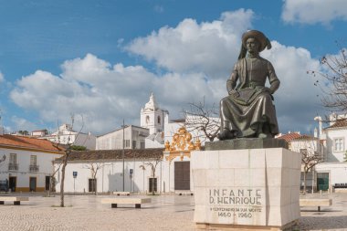 Statue of Infante Dom Henrique (Prince Henry) in the town square with town buildings to the rear, Lagos, Algarve, Portugal.