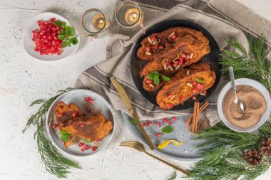 Limon, nar, çam fıstığı ve tarçınlı geleneksel Noel Tavşanadaları. İspanyol Torrijaları ya da Fransız tostları tezgahın üzerinde kapanıyor.