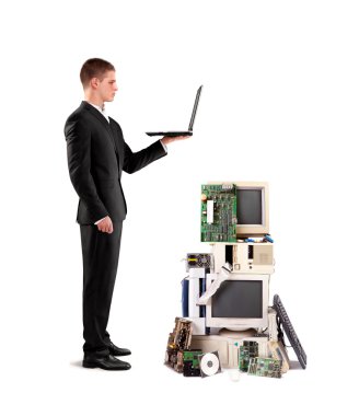 genç işadamı holding laptop
