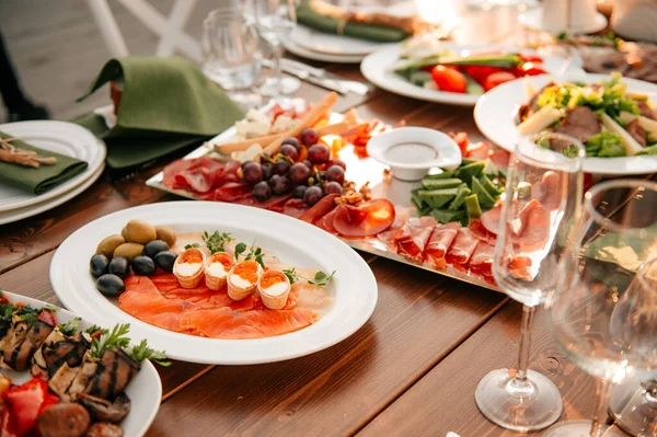 Table Served Dishes Restaurant — Stock Photo, Image