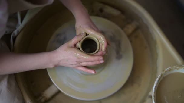 加工黏土器皿 制作碗碟 顶部视图 — 图库视频影像