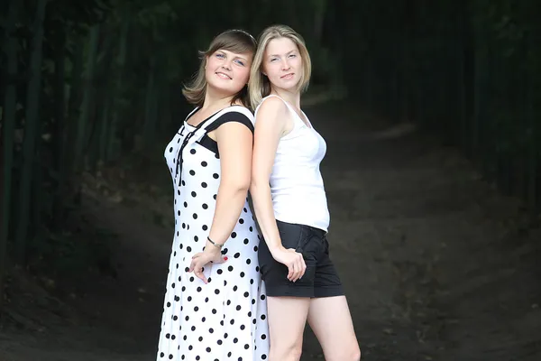 Two friends near tunnel — Stock Photo, Image