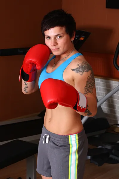 Yonng woman in red boxing gloves — Stock Photo, Image