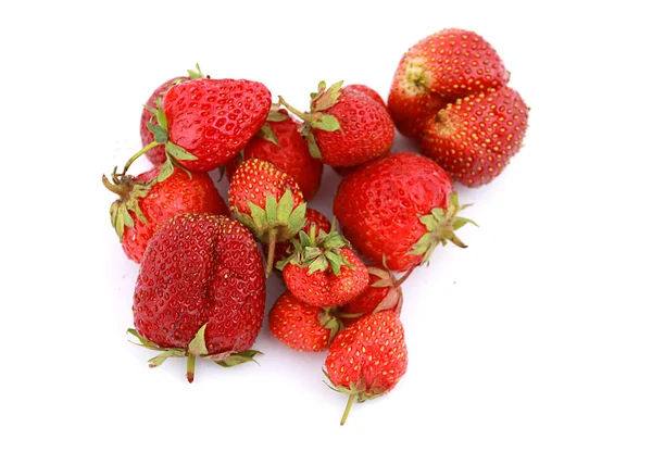 Fresas rojas orgánicas maduras y frescas — Foto de Stock