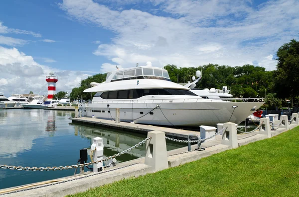 Luxury yacht in harbor. Hilton Head Island, SC — Stock Photo, Image