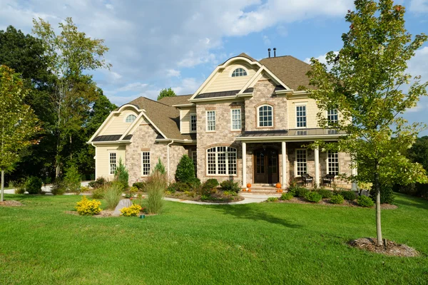 Upscale suburban house — Stock Photo, Image