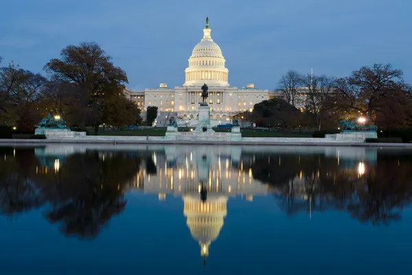 Bekijk op het Capitool in washington dc op schemering Stockfoto