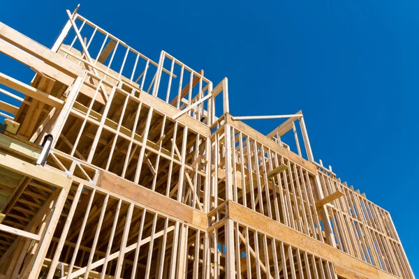 Enquadramento da construção de novas casas — Fotografia de Stock