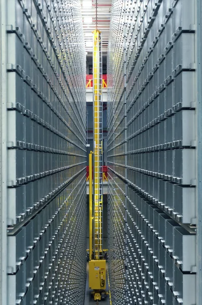 Nowoczesne biblioteki zautomatyzowane książki system pamięci masowej — Zdjęcie stockowe