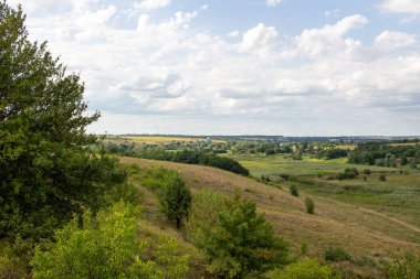 İlkbaharda Ukrayna kırsal arazisi