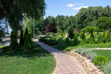 Pryiutivka, Oleksandriya, Ukrayna - 19 Ağustos 2021: Oleksandriya yakınlarındaki güzel şehir parkı