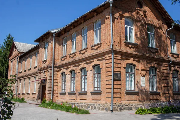 Pavlysh Ucrania Agosto 2021 Fachada Antiguo Edificio Una Escuela Rural — Foto de Stock