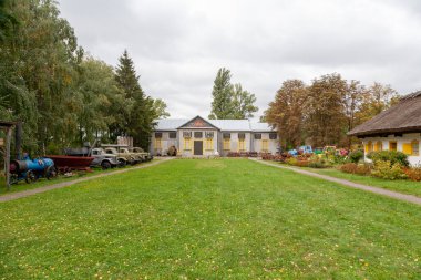 Pereyaslav-Khmelnytskyi, Ukrayna - 1 Ekim 2021: Pereyaslav-Khmelnitsky 'deki Halk Mimarisi ve Ortanca Dinyeper' in Yaşamı Müzesi 'ndeki tarihi binanın yeniden inşası