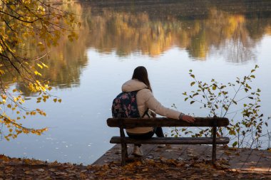 Uman, Ukrayna - 14 Ekim 2021: Uman 'daki Sofievsky botanik bahçesi veya Sofiyivsky Parkı, bulutlu bir sonbahar gününde