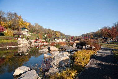 Uman, Ukrayna - 21 Ekim 2021 Fantezi Parkı 'ndaki Japon bahçesi, Uman, Ukrayna