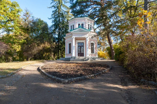 Szcenírozott Kilátás Rózsaszín Pavilon Sziget Circe Sofiyivka Park Uman Ukrajna — Stock Fotó
