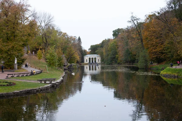 ウクライナのウクライナ 2021年10月14日 曇りの秋の日に ウクライナのSofievsky ArboertumまたはSofiyivsky Park — ストック写真