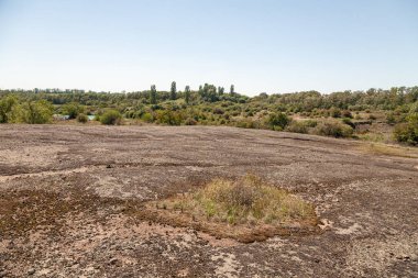 Kaskady Tract, yerel öneme sahip jeolojik doğa abidesi Buki Nehri 'nde (Malovyskivskyy bölgesi, Kirovohrad bölgesi) yer almaktadır. Toplam 2,5 hektarlık bir alan (6 dönüm)).