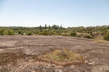 Kaskady Tract, yerel öneme sahip jeolojik doğa abidesi Buki Nehri 'nde (Malovyskivskyy bölgesi, Kirovohrad bölgesi) yer almaktadır. Toplam 2,5 hektarlık bir alan (6 dönüm)).