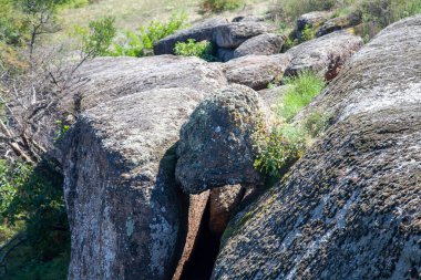 Kaskady Tract, yerel öneme sahip jeolojik doğa abidesi Buki Nehri 'nde (Malovyskivskyy bölgesi, Kirovohrad bölgesi) yer almaktadır. Toplam 2,5 hektarlık bir alan (6 dönüm)).