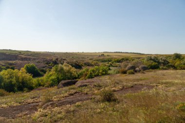 Kaskady Tract, yerel öneme sahip jeolojik doğa abidesi Buki Nehri 'nde (Malovyskivskyy bölgesi, Kirovohrad bölgesi) yer almaktadır. Toplam 2,5 hektarlık bir alan (6 dönüm)).