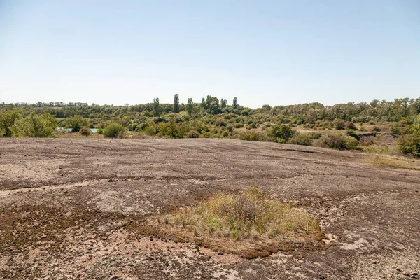 Kaskady Tract, yerel öneme sahip jeolojik doğa abidesi Buki Nehri 'nde (Malovyskivskyy bölgesi, Kirovohrad bölgesi) yer almaktadır. Toplam 2,5 hektarlık bir alan (6 dönüm)).