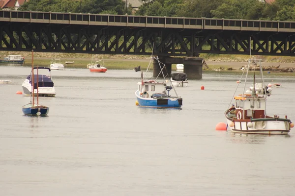 Bateau bleu dans le canal Walney 2 — Photo