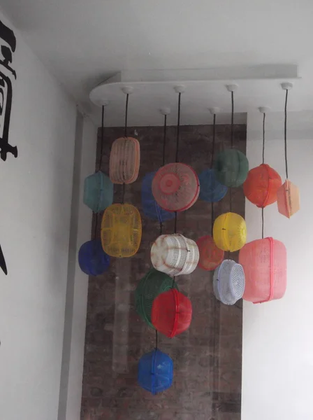 plastik collander heykel
