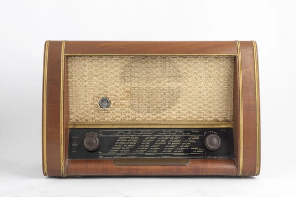 Винтажное старое радио — стоковое фото