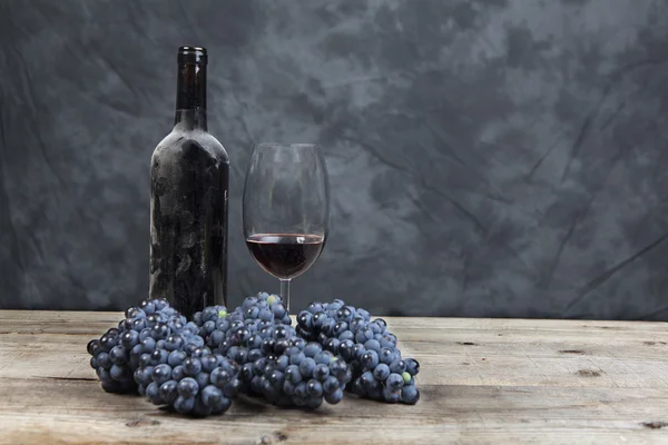 Red wine and grapes — Stock Photo, Image