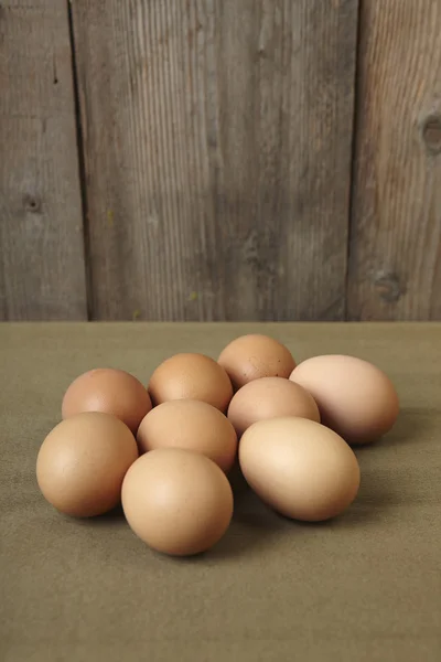 Eier auf der Küchentheke. — Stockfoto