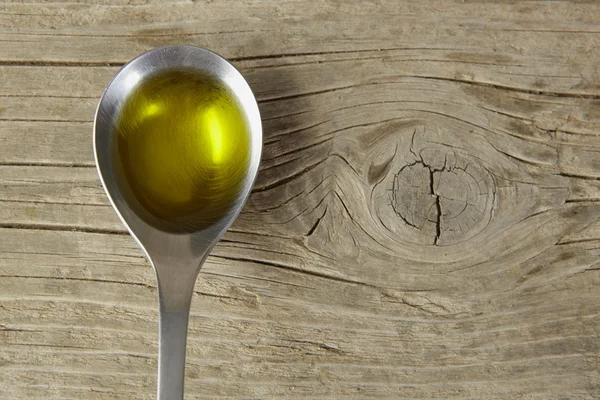 Spoon full of olive oil — Stock Photo, Image