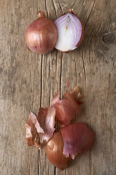 Purple onions on wooden table — Stock Photo, Image