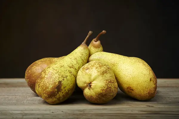 Yellow pears on a table — Stock Photo, Image