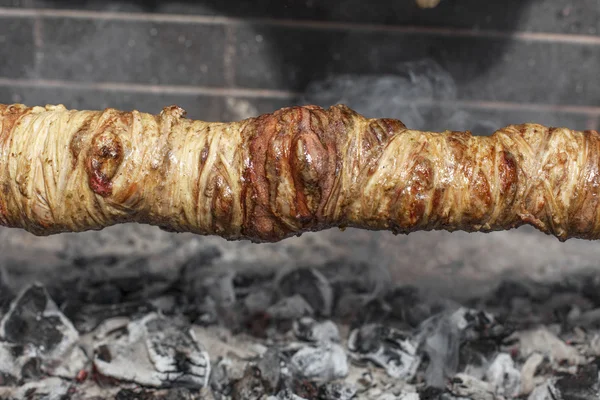 Greckie tradycyjne grill jedzenie kokoretsi — Zdjęcie stockowe