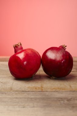 Kırmızı nar meyve